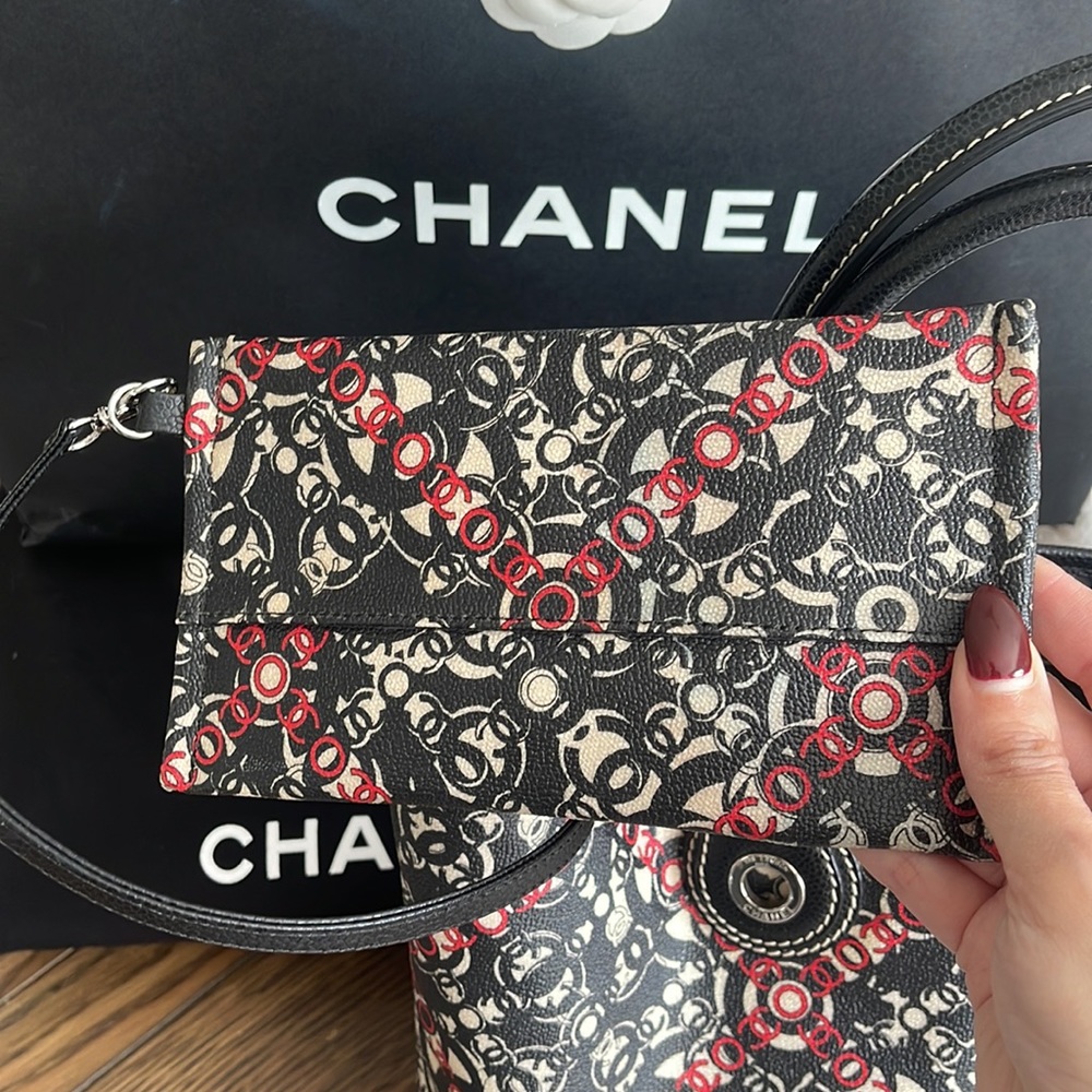 🌟CHANEL! Travel COCO red logo tote. removable pouch. ✈️ - Picture 8 of 11